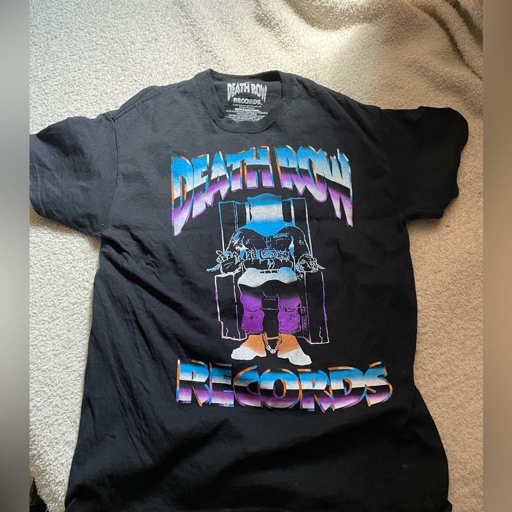 Graphic tee